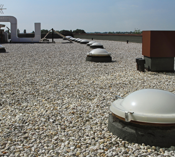 How Do Tar and Gravel Roofs Work?